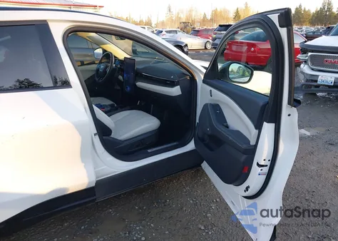 2022 Ford Mustang Mach-E Premium z USA, uszkodzony, nr VIN 3FMTK3SU5NMA50160